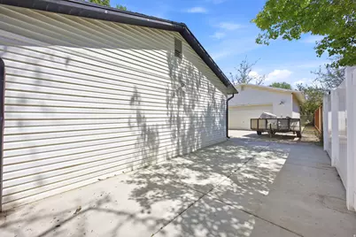 180 E 900 S, Layton, UT 84041 - Photo 29