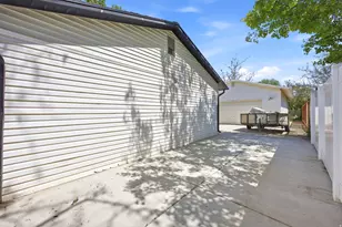 180 E 900 S, Layton, UT 84041 - Photo 29