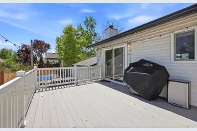 180 E 900 S, Layton, UT 84041 - Photo 25