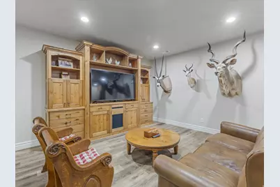 3077 E Scenic Valley Ln S, Sandy, UT 84092 - Photo 29