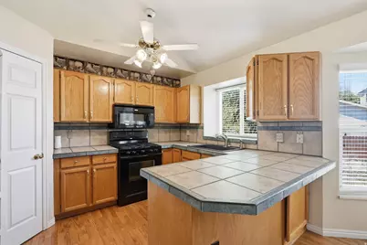 5656 W Sunkist Dr, Salt Lake City, UT 84118 - Photo 7