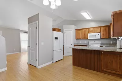 438 W Alfred Dr N, Tooele, UT 84074 - Photo 9