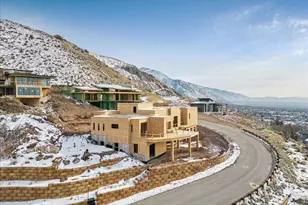 2379 S Cannon Dr, Salt Lake City, UT 84109 - Photo 13