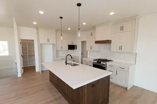1112 E 50 N, Hyde Park, UT 84318 - Photo 9