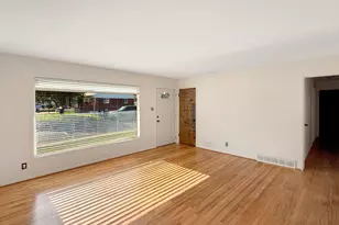 4579 S 250 E, Washington Terrace, UT 84405 - Photo 3