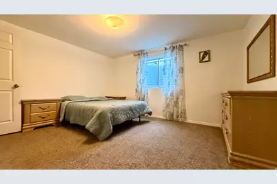 1528 E Buttercup Dr, Sandy, UT 84092 - Photo 25