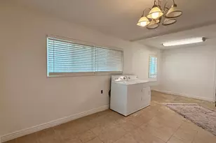 1528 E Buttercup Dr, Sandy, UT 84092 - Photo 23