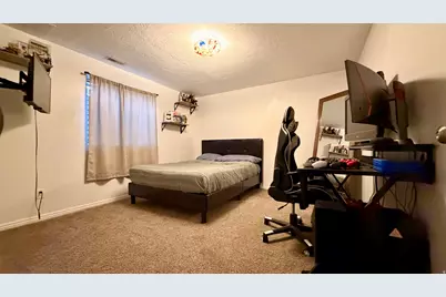 1528 E Buttercup Dr, Sandy, UT 84092 - Photo 29