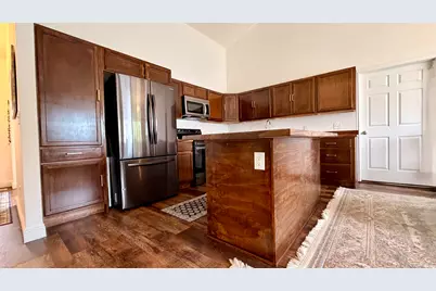 1528 E Buttercup Dr, Sandy, UT 84092 - Photo 9