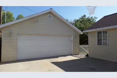 388 E 6220 S, Murray, UT 84107 - Photo 9