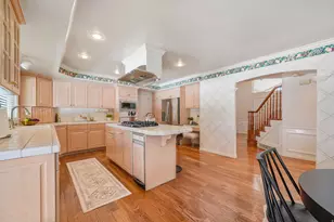 1576 E Bridlebrook Cir S, Salt Lake City, UT 84117 - Photo 11