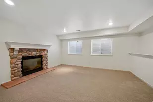 1576 E Bridlebrook Cir S, Salt Lake City, UT 84117 - Photo 31