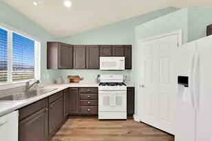 3727 N N Summer Way E, Eagle Mountain, UT 84005 - Photo 9