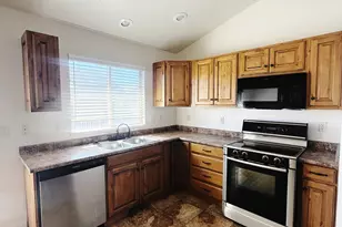 1612 E Shadow Dr, Eagle Mountain, UT 84005 - Photo 5