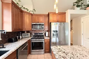 681 E Abbottsford Ct S, Sandy, UT 84070 - Photo 9