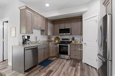 370 W Knights Ln, Layton, UT 84041 - Photo 9