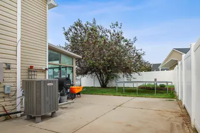 1756 N 2615 W, Clinton, UT 84015 - Photo 23