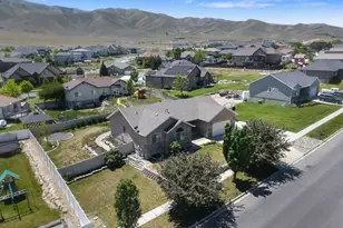 319 W Lariat Blvd, Saratoga Springs, UT 84045 - Photo 39