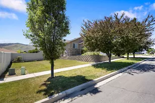 319 W Lariat Blvd, Saratoga Springs, UT 84045 - Photo 35