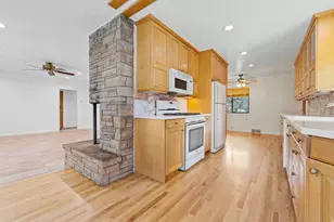 1889 E 4675 S, Holladay, UT 84117 - Photo 5