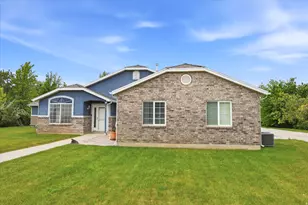3139 N Pelican Dr, Farr West, UT 84404 - Photo 35