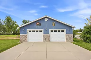 3139 N Pelican Dr, Farr West, UT 84404 - Photo 33