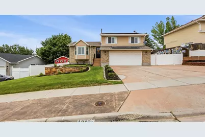 1055 E Castle Rock Rd, Sandy, UT 84094 - Photo 1
