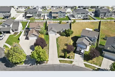 218 W Jonathan Pl, Saratoga Springs, UT 84045 - Photo 3