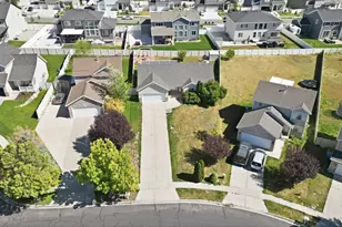 218 W Jonathan Pl, Saratoga Springs, UT 84045 - Photo 3