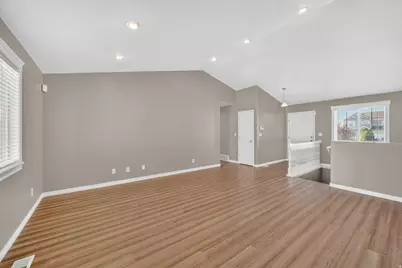218 W Jonathan Pl, Saratoga Springs, UT 84045 - Photo 9