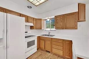 9325 Quail Hollow Cir, Sandy, UT 84093 - Photo 11