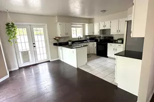 1682 E Sunrise Meadow Dr, Sandy, UT 84093 - Photo 3
