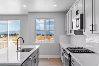 2246 N Hooded Crane Dr, Clinton, UT 84015 - Photo 15