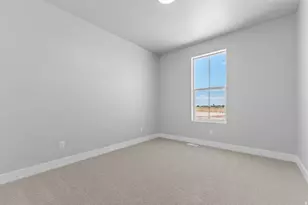2246 N Hooded Crane Dr, Clinton, UT 84015 - Photo 9