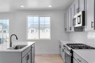 1264 W 2375 S, Syracuse, UT 84075 - Photo 11