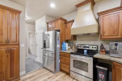 2452 Oak Ln, Layton, UT 84040 - Photo 15