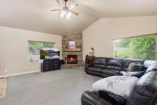 2452 Oak Ln, Layton, UT 84040 - Photo 7