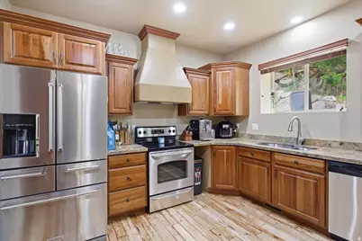 2452 Oak Ln, Layton, UT 84040 - Photo 17