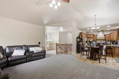 2452 Oak Ln, Layton, UT 84040 - Photo 9