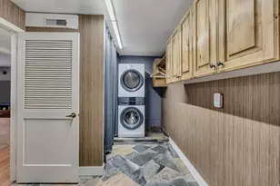 5554 S Marshwood Ln E, Murray, UT 84107 - Photo 17