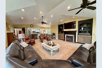 2205 E Sunset Dr, Layton, UT 84040 - Photo 9