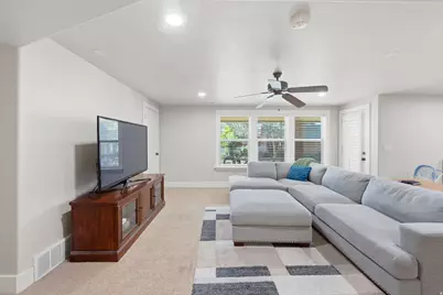 1683 N Main St, Centerville, UT 84014 - Photo 25