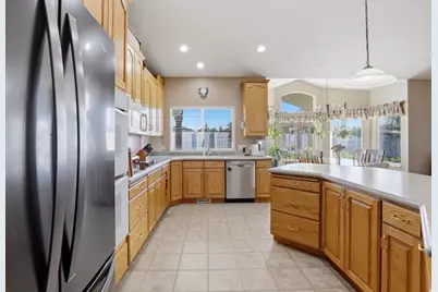 1274 W Chapel Ridge Dr, South Jordan, UT 84095 - Photo 13