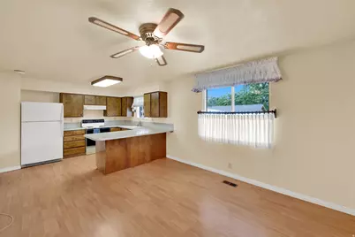 892 N 800 E, Orem, UT 84097 - Photo 9