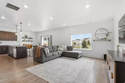 1392 E 380 S, Hyrum, UT 84319 - Photo 11