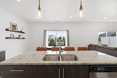 1392 E 380 S, Hyrum, UT 84319 - Photo 7