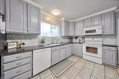 5946 S Highland Dr E, Holladay, UT 84121 - Photo 3