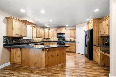 1089 W 2325 N, Layton, UT 84041 - Photo 9