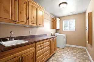 1089 W 2325 N, Layton, UT 84041 - Photo 17