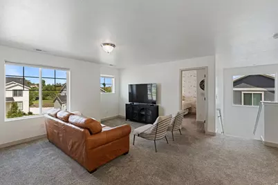 3196 N 1450 E, Layton, UT 84040 - Photo 11
